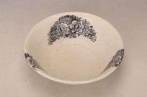 000961白釉印花图案纹碗
