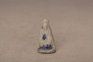 001304白釉蓝彩观音像