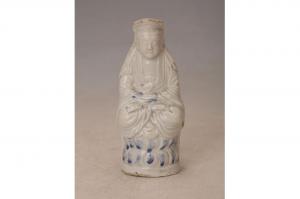 001306白釉蓝彩佛坐像