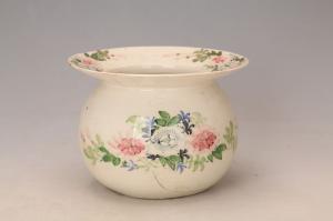 001047大窑五彩花卉图案纹痰盂