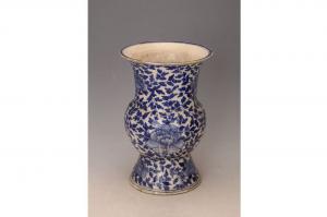 001049青花满牡纹痰盂“荣利”款