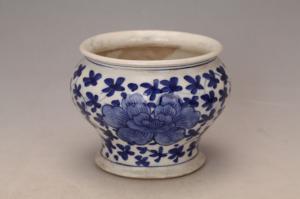 001051青花满牡纹水钵“宏益玩玉”款