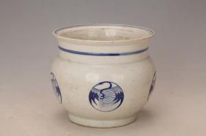 001053青花团鹤纹痰盂“广玉”款