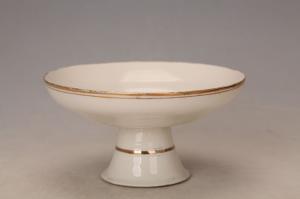 001342白釉描金高足盘“荣利”款