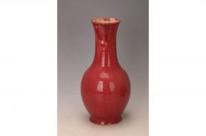 001068红釉长颈瓶“如合”款