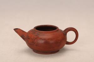 001080“源兴萼圃”款红陶壶