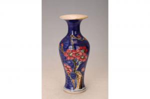 001354“陶玉峰造”款五彩梅花纹瓶