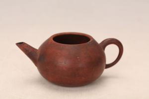 001084“安顺得记”款红陶壶