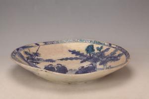 001088“康熙年制”款蓝彩人物纹盘