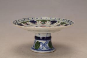 001367青花红绿彩葡萄纹高足盘