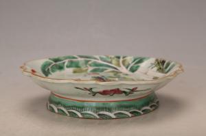 001101粉彩人物纹花口盘“怡发督造”款