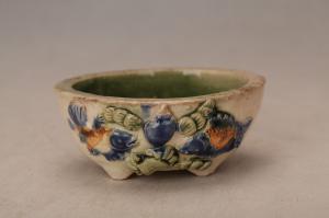 001372五彩塑蟹鱼纹三足笔洗