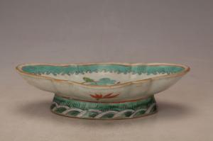 001104粉彩花果纹椭圆盘“玉成丰”款