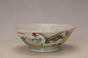 001110“玉顺造”款彩狮头鹅纹花口碗