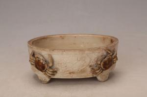 001393白釉褐彩塑双蟹纹钵