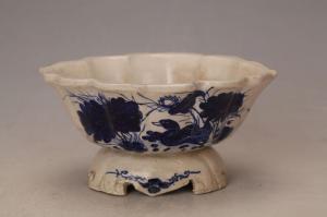 001396青花花卉纹高足花口碗