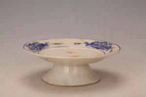 001118青花花卉纹高足盘“荣利”款