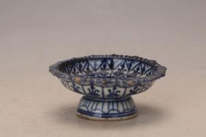 001127青花花卉纹花口高足盘