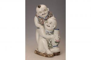 001135红绿彩塑喜童人物像