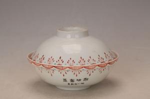 001136五彩花卉图案盖碗