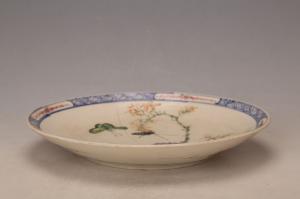 001146	“光昌造”款五彩花蝶纹盘