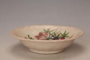 001149五彩花卉图案纹撇口碗