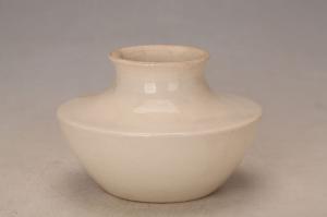 001153白釉束颈平肩小瓶