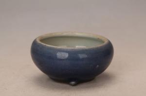 001168蓝釉三足笔洗