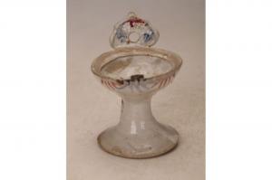 001180点彩花卉纹挂壁油灯