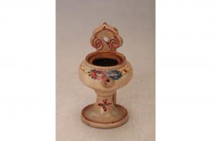 001182五彩花卉纹油灯