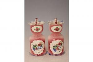 001188红地开光五彩花卉纹烛插