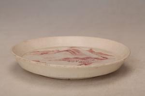 001200胭脂红山水纹平底盘“同如造”款