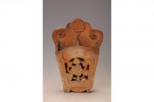 001403镂空花卉纹壁插“泉兴号”款