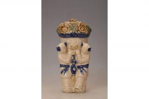 001406五彩双童献瑞壁瓶