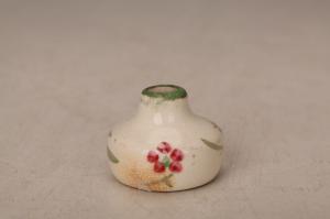 001508五彩花卉纹小罐