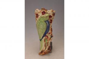 001428五彩塑鹦鹉壁瓶“吴明成”款