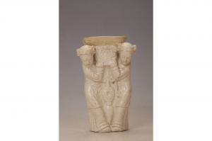 001439白釉人物壁瓶