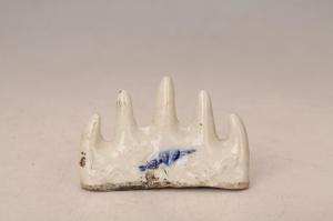 001558白釉青花塑山型笔架