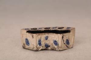 001560人物浅浮雕水洗笔插“吴明成造”款