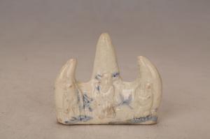 001564白釉蓝彩福禄寿纹笔架