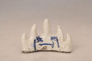 001567白釉蓝彩笔架