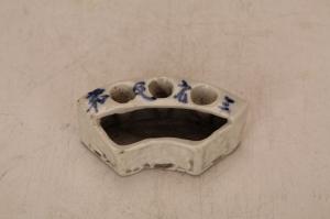 001569“三元及第”蓝彩印花人物纹笔洗