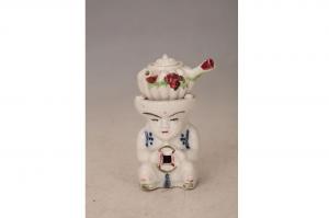 001573彩绘塑童子捧钱风炉玩具