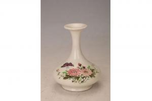 001582大窑五彩花卉纹长颈柿饼瓶“如合”款