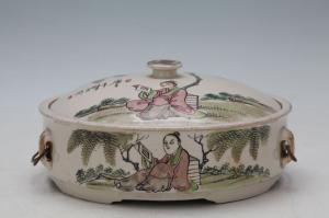 001607五彩人物纹双耳盖窝“如合出品”款