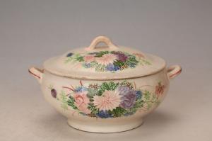 001610“陆荣利造”款五彩花卉纹双系盖盅