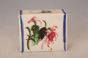 001626五彩花卉纹枕