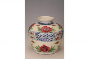 001640五彩寿桃纹盖罐