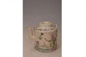 001644五彩塑人物纹提梁水壶