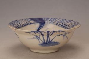 001204青花竹叶纹折沿碗